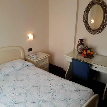 Hotel Sanson 2*